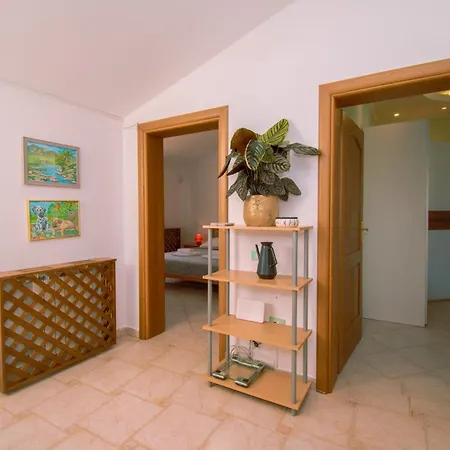 Vila Natalia Stinjan- Private Pool Retreat Pula
