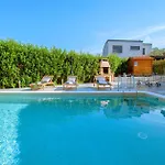 Natalia Stinjan- Private Pool Retreat * Pula