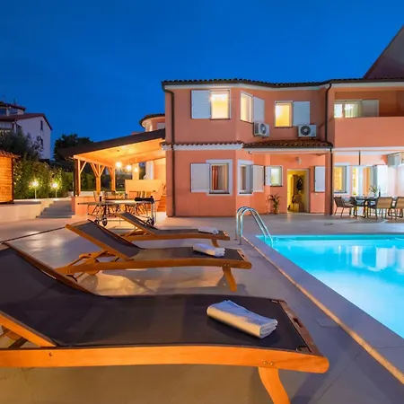 Natalia Stinjan- Private Pool Retreat *
