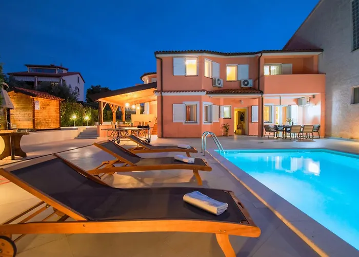 Natalia štinjan- Private Pool Retreat *